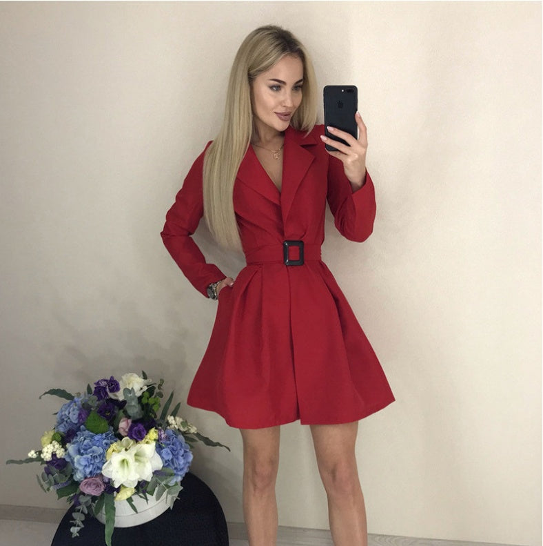 Jurk met ceintuur en revers - Elegante korte jurk met zijden afwerking