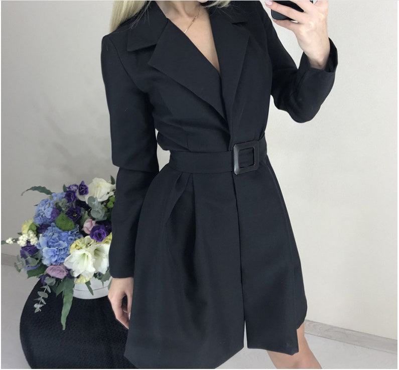 Jurk met ceintuur en revers - Elegante korte jurk met zijden afwerking