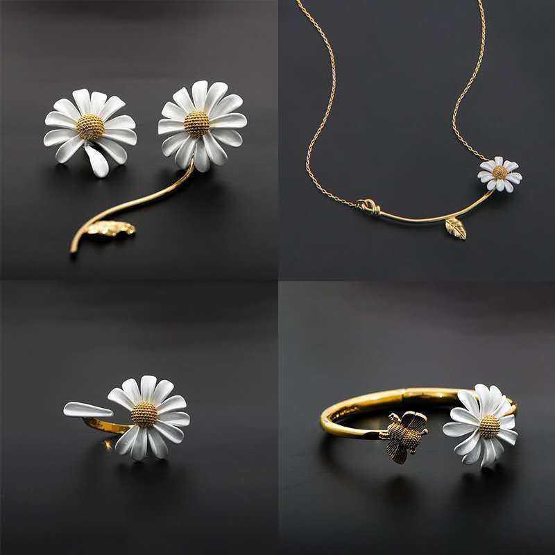 Daisy Flower Jewelry Set - Delicate Layered Necklace Earrings Ring Collection