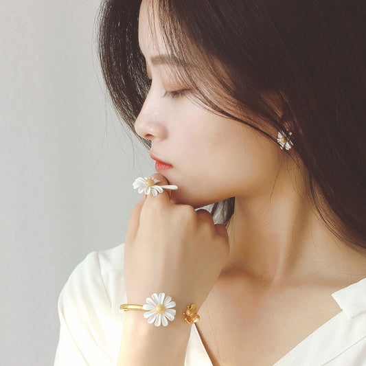 Daisy Flower Jewelry Set - Delicate Layered Necklace Earrings Ring Collection