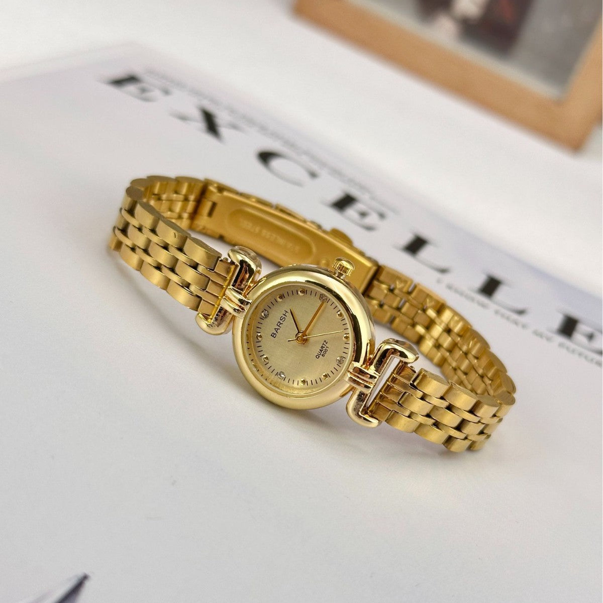 Elegante goldene Damenuhr – Vintage-Stahlarmband im antiken Stil